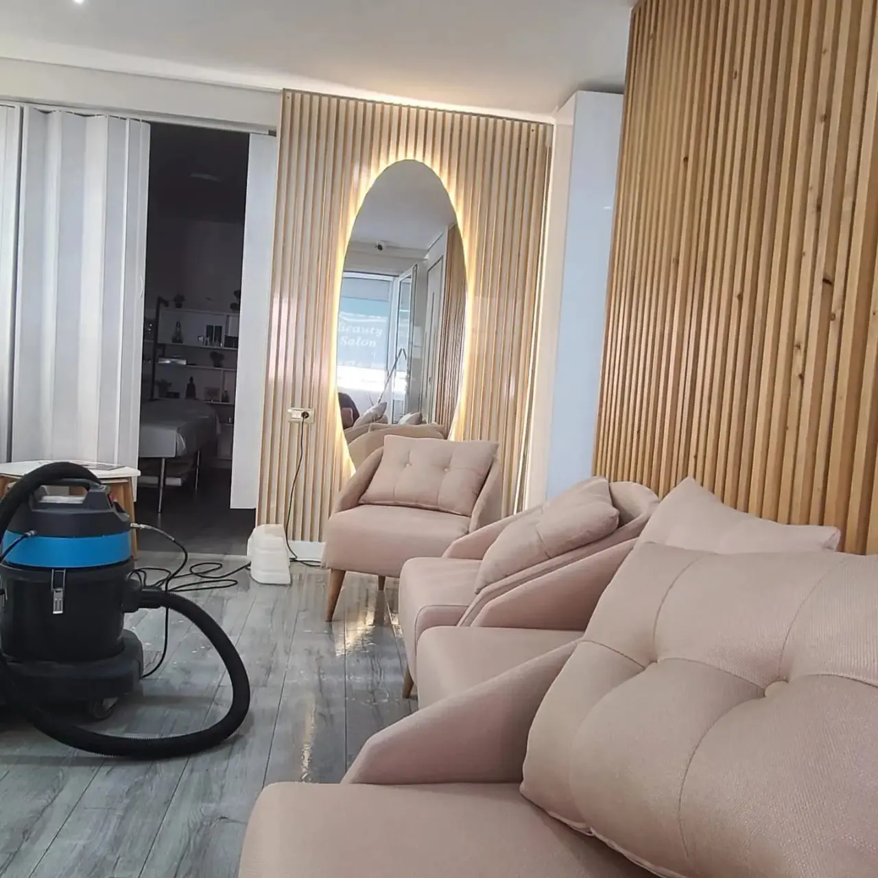Larje profesionale e xhamave të një apartamenti në Tiranë