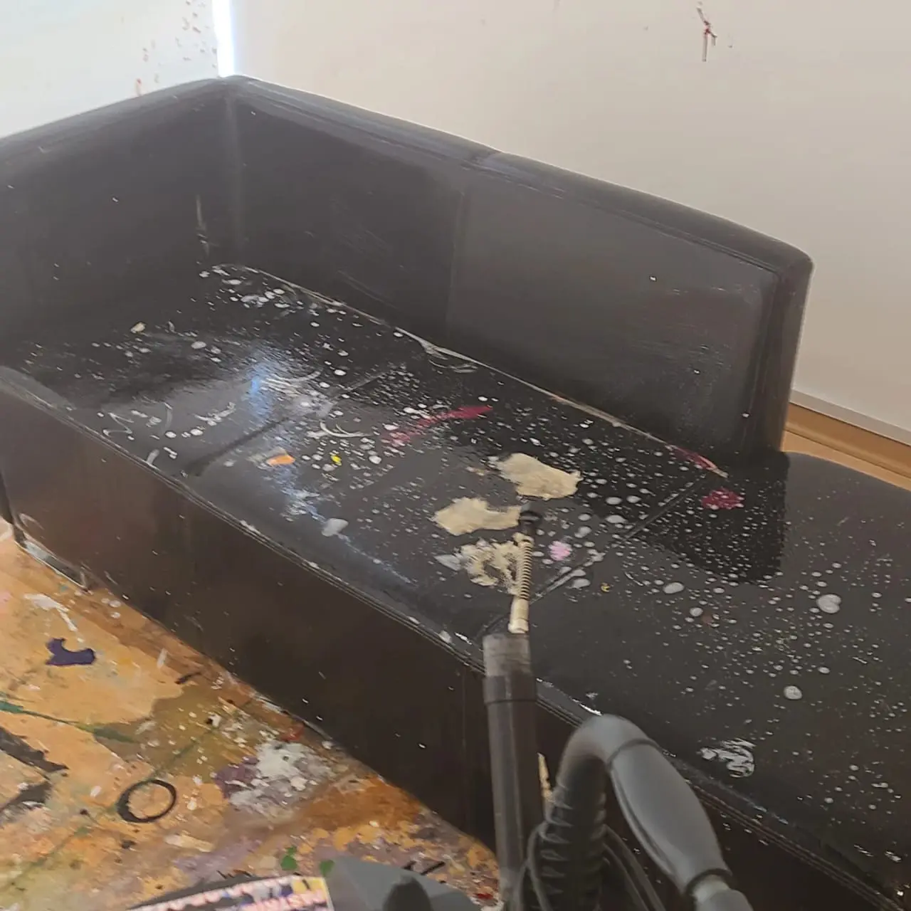Pastrim i thellë i një dhome gjumi në një shtëpi në Tiranë